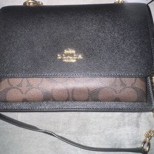 ✨✨✨Coach Black Crossbody Bag with Gold Chain✨✨✨